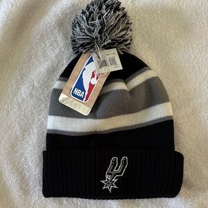 Adidas NBA San Antonio Spurs Black and Silver Cuffed Knot Beanie with Pom New